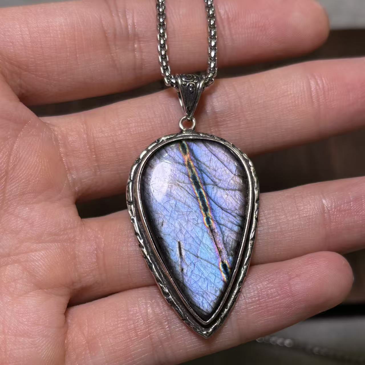 Handmade Labradorite Pendant – Natural Crystal Vintage Necklace (size 25*35mm)